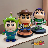 Đồ trang trí bàn làm việc hình tượng Crayon Shin-chan sáng tạo, cosplay Crayon Shin-chan, hình Buzz Lightyear, đồ chơi ngoại vi Toy Story, búp bê Woody Shin-chan hài hước, quà tặng bạn bè