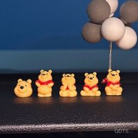 Đồ trang trí đồ trang trí búp bê dễ thương đồ trang trí 2024 xe Pooh xe mới nổi tiếng Mạng Bảng điều khiển trung tâm xe mini 4J32