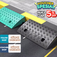 Dốc bục lên xuống xe máy, xe hơi bằng nhựa hình tam giác, Cầu dắt xe máy lên xuống bậc thềm chất liệu PVC bền bỉ