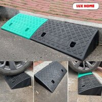 Dốc bục lên xuống xe máy, xe hơi bằng nhựa hình tam giác, Cầu dắt xe máy lên xuống bậc thềm chất liệu PVC bền bỉ