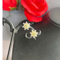 Đôi bông tai bạc khắc 925 xi bạch kim xỏ lỗ chuôi đẩy gắn ngoc lục bảo nhí 2.3 li tự nhiên xung quanh full đá hàng Nhật