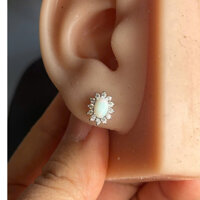 Đôi bông tai bạc khắc S925 xi bạch kim xỏ lỗ chuôi đẩy mặt full đá gắn opal trắng lửa mạnh 6 li đấu Nhật mới cao