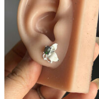 Đôi bông tai bạc khắc s925 xỏ lỗ chuôi đẩy gắn đá opal đen lửa mạnh hàng đấu giá si nhật độ mới rất cao