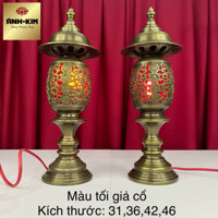 Đôi đèn thờ bằng đồng, loại dùng điện. Màu hun giả cổ. Kích thước: 31,36,42,46 cm