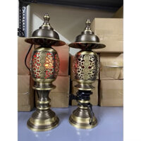 Đôi đèn thờ bằng đồng nguyên chất hun màu giả cổ đôi đèn điện thờ bằng đồng.