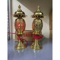 Đôi đèn thờ bằng đồng vằng nguyên chất cao 32cm, đôi đèn điện thờ bằng đồng. - Đại Bái 555