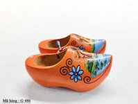 Đôi giày gỗ được vẽ bằng tay của Hà Lan với hình cối xay gió nền cam