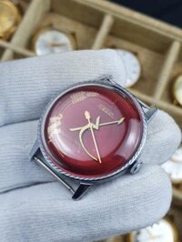 Đồng hồ búa liềm Raketa mặt đỏ huyết vỏ trắng