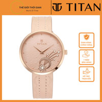 Đồng hồ đeo tay nữ hiệu Titan 95083WL01; kèm bộ trang sức gồm 4 bông tai và hộp