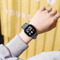 Đồng hồ điện tử đeo tay chăm sóc sức khỏe