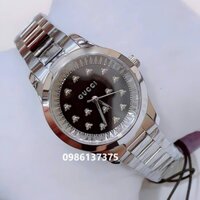 Đồng Hồ Gucci G-Timeless Dây Kim Loại Silver Mặt Đen Đính Ong Nổi Size 30mm - 38mm