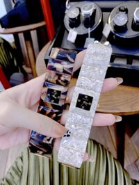 Đồng hồ Gucci nữ mặt vuông dây đá Acrylic Gucci Twirl Lady dạng lắc siêu độc 36mm
