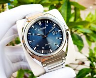 Đồng hồ nam Citizen AW1570-52L mặt xanh đen khiến các quý ông không thể rời mắt.