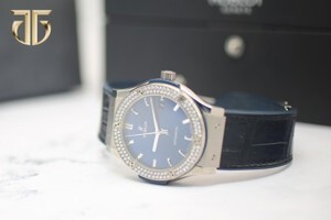 Đồng hồ nam Hublot Classic Fusion Titanium Diamonds 542.NX.1171.LR.1104