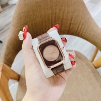 Đồng hồ nữ , đồng hồ guou quai da màu nâu tây lạ độc , sáng tay , thời thượng ( ành và video chụp thật)