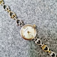 Đồng hồ nữ lắc tay trái tim