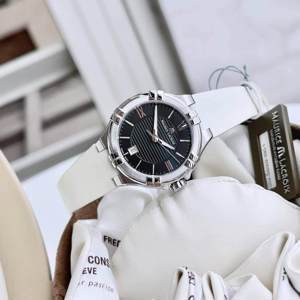 Đồng hồ nữ Maurice Lacroix AI1004-SS002-330-1