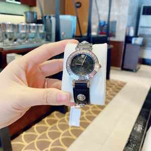 Đồng hồ nữ Versace VEVG00120