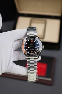 Đồng Hồ Omega Seamaster Planet Ocean Replica 11 Dây Kim Loại 43.5mm