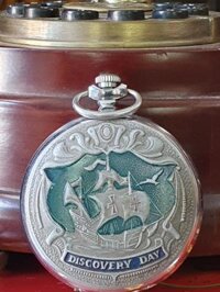 Đồng hồ quả quýt bỏ túi của Nga hình thuyền buồm - Discovery day Christopher Columbus tìm ra châu Mỹ và nhà bác học Isaac Newton