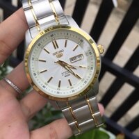 Đồng hồ seiko SNKM92K1 demi vàng là chiếc đồng hồ seiko nam lịch lãm với thiết kế mặt số to sáng, dây 2 màu nổi bậc