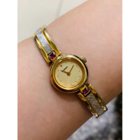 Đồng hồ si hiệu Dana Nhật dáng kiềng vàng nữ đeo.