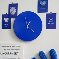 Đồng hồ treo tường Ins Retro Bắc Âu, màu xanh Klein, đồng hồ im lặng, mẫu phòng trưng bày, trang trí mềm mại, treo tường 73TG