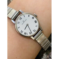 Đồng hồ Universal Geneve Thuỵ Sỹ dòng CƠ CÓT  lên tay đơn giản mà sang trọng.