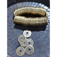 Đồng tiền xu. 1 xâu 200 xu loại 1, túi 500 xu loại 2