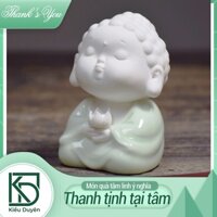 Đức Phật yên tĩnh thiền định đá trắng áo xanh pastel