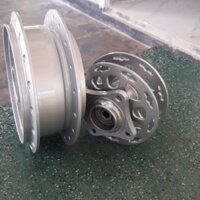 Đùm sau yamaha zin phay láng + đùm yass lớn sơn bạc