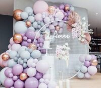 Dựng backdrop lưới khung tròn với line bong bóng kèm trụ trang trí