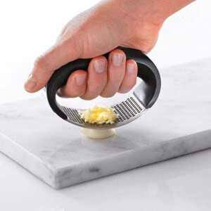 Dụng cụ nghiền hành tỏi Leifheit Germany