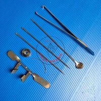 Dụng cụ thiến gà 7 món có kim khâu, banh, muỗng, 2 kim to, dao mổ kẹp , banh kẹp bằng inox không gỉ