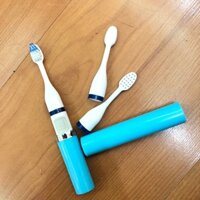 Dụng cụ vệ sinh răng miệng trẻ em, bàn chải điện dùng pin