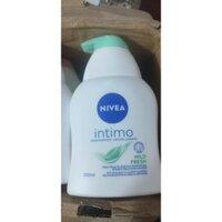 Dung dịch vệ sinh phụ nữ Nivea Intimo Waschlotion 250ml chai màu xanh
