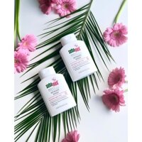 Dung dịch vệ sinh phụ nữ Sebamed với các thành phần thiên nhiên giúp làm sạch nhẹ nhàng khô thoáng