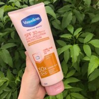 DƯỠNG TRẮNG VASELINE 30X CHỐNG NẮNG SPF 30 - TUÝP LỚN 320ML