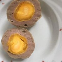Em gửi cho chị  1 bịch khoai tây chiên nước mắm 70k,
  1 hộp bò tỏi,  180k/500g
 hộp gạo lức 80k tc 330k