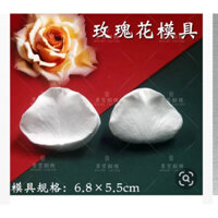 Ép gân cánh hoa hồng làm hoa đường, hoa đất sét