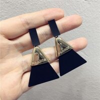 Fghff Tính Khí Đơn Giản Châu Âu Mỹ Phóng Đại Phong Cách Hồng Kông Độc Đoán Sơn Đen Tam Giác Kim Loại Hình Học Bông Tai Bông Tai Mỏng Hơn Nhìn Đồ Trang Trí