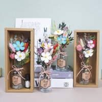 Florist Box tặng phụ nữ -  Bình hoa khô thủy tinh handmade kèm tinh dầu