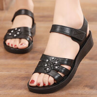 (FOM NHỎ)Giày sandal nữ trung niên quai dán cho bà cho mẹ mới nhất 2024 dép quai hậu nữ