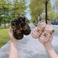 Form To Dép Quai Hậu Chiến Binh Đính Khóa Đồng Da Bóng Mềm Êm Chân Bé K062