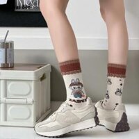 [Freeshipmax-canvas Bee] vớ họa tiết labubu vớ phong cách Harajuku hoạt hình Nhật Bản tất ống dài trung bình labubu Crayon Shin-chan vớ ống Giữa Đôi tất dài đơn giản