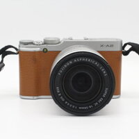 Fujifilm X-A2 kèm 16-50mm f / 3.5-5.6 OIS II