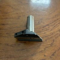 Gá bắt dao dưới máy vắt sổ JUKI 2514