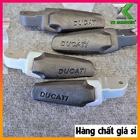 Gác chân DUCATI hàng đẹp gắp cho nhiều loại xe.
