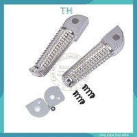 Gác chân xe máy Ya ma ha mẫu Trusty màu bạc lỗ to hơn