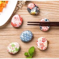 Gác đũa hoa đào phong cách Nhật